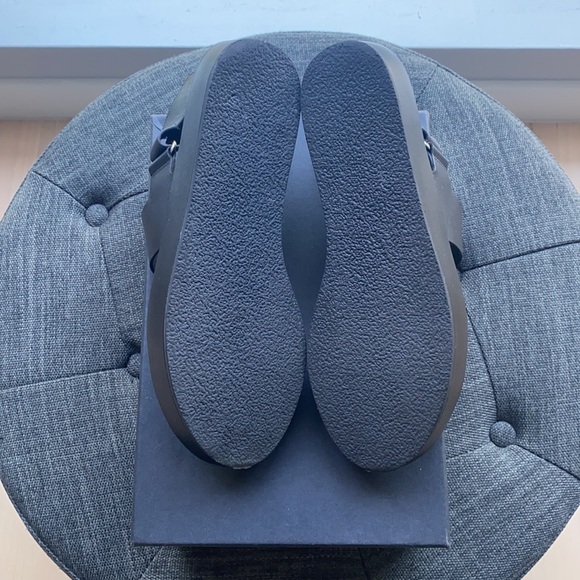 Vince Marett Leather Sandals like new condition - Picture 4 of 6